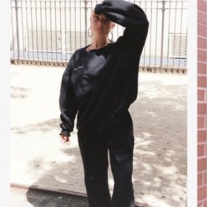 Heavy Manners Airport Crewneck Black